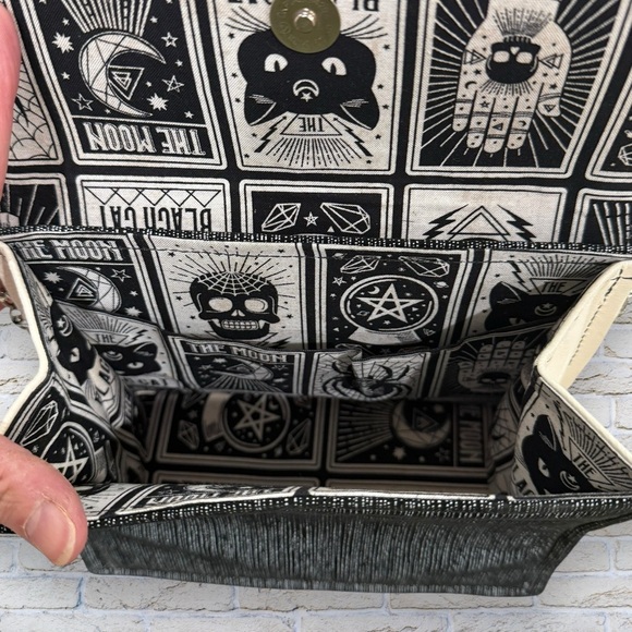 Black Chain Shoulder Dress Handbag - Picture 4 of 7